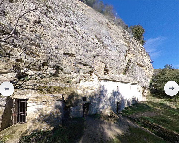 cliquez  pour voir la visite virtuelle du village de  Barry